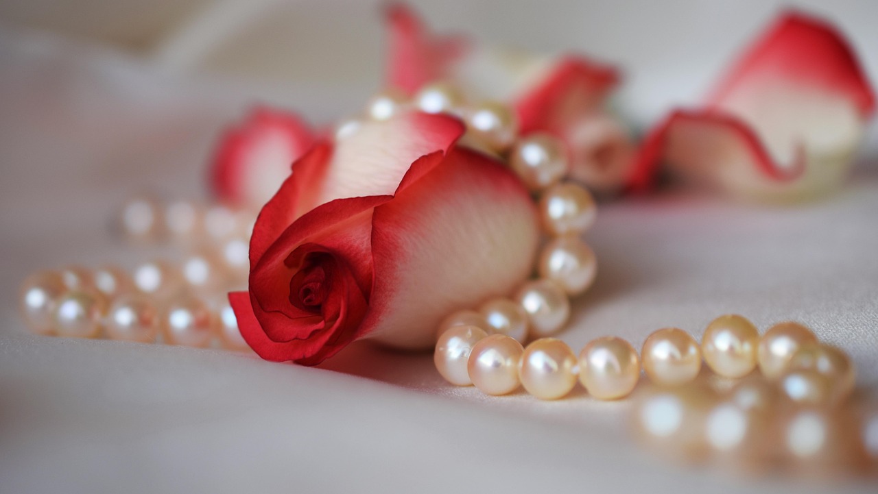 pearls with rose
